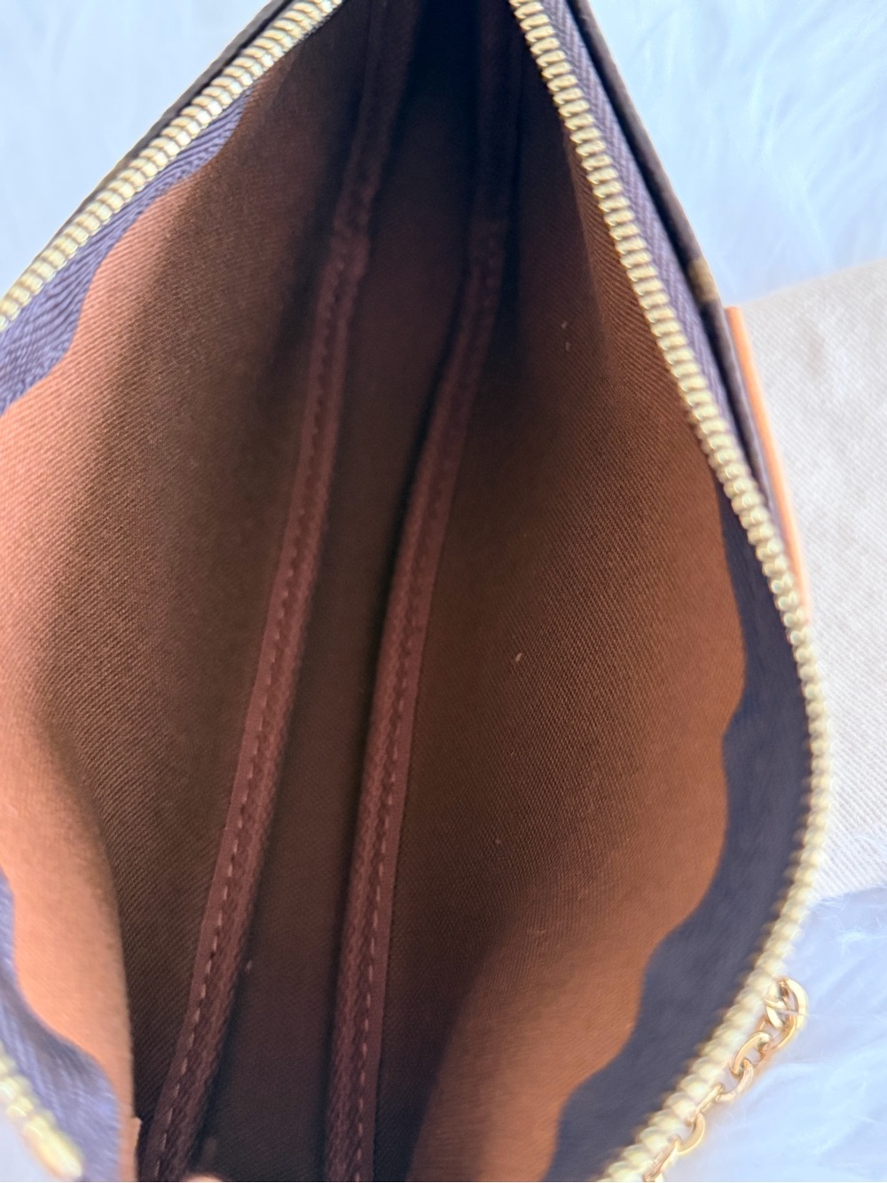 Louis Vuitton Mini Pochette Accessoires - Picture 6 of 9